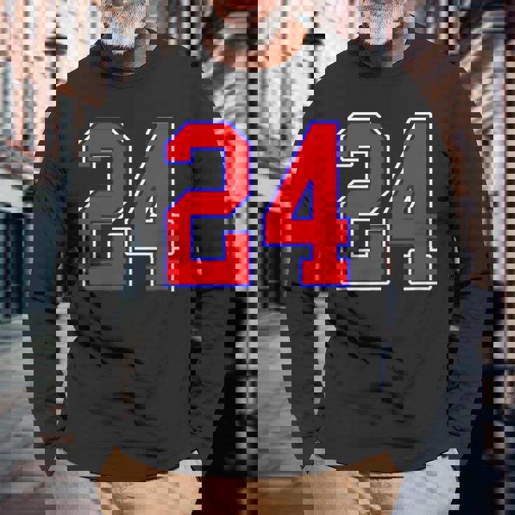 24番の大学スポーツスタイル。レッド、ブルー、ホワイト。 長袖Tシャツ 高齢者への贈り物