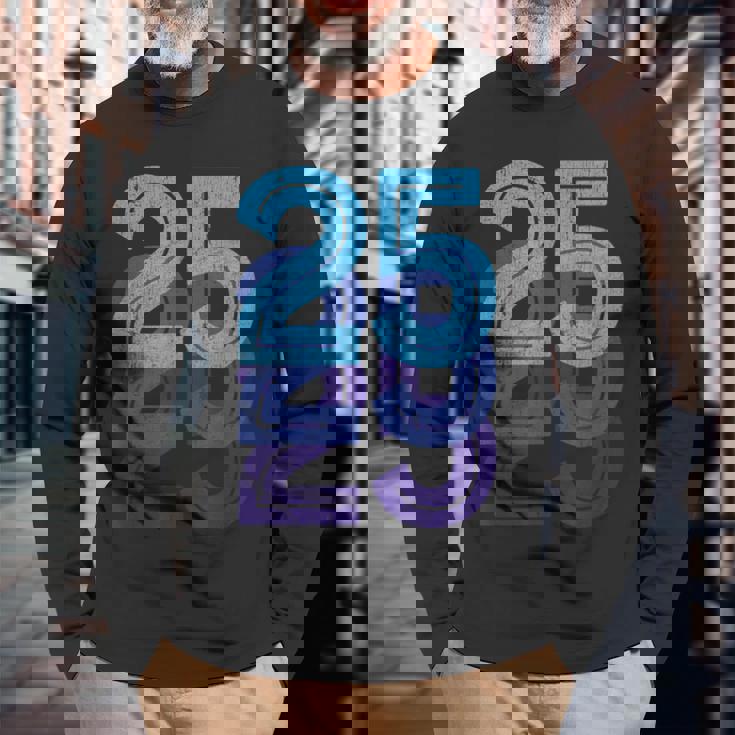 25ラッキーナンバー25歳の誕生日スポーツチーム-25 長袖Tシャツ 高齢者への贈り物