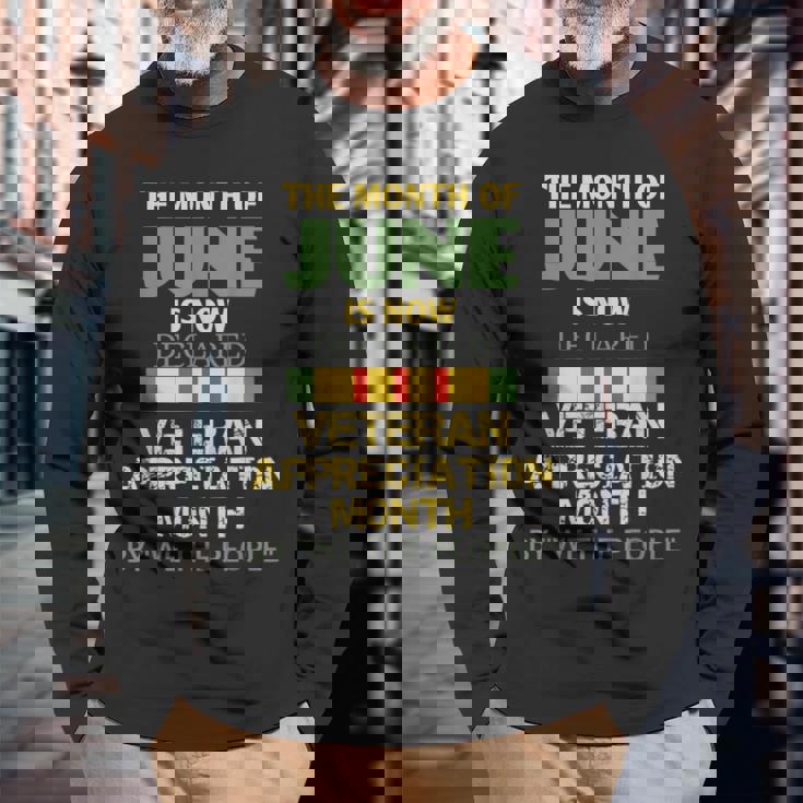 6月が退役軍人感謝月間として宣言されました 長袖Tシャツ 高齢者への贈り物