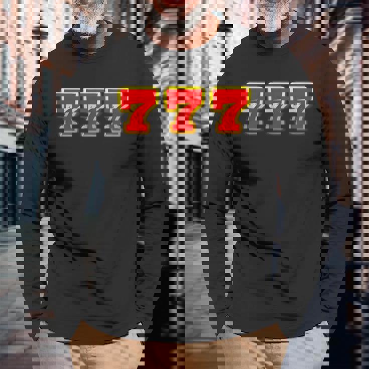 777 スリーセブン【スロット カジノ ラッキー7】数字 文字 シンプル デザイン 長袖Tシャツ 高齢者への贈り物