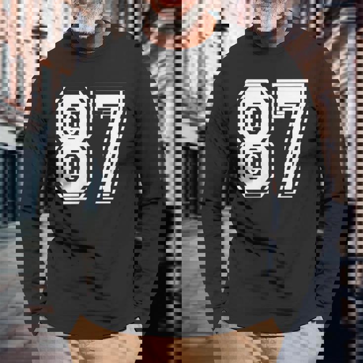 87番の前面と背面にホワイトのプリント。 長袖Tシャツ 高齢者への贈り物