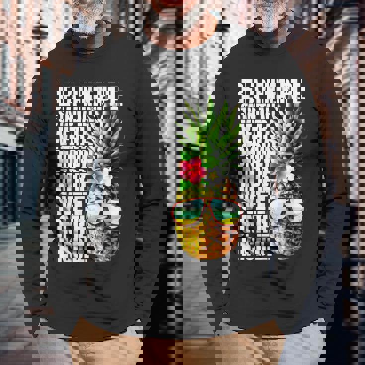 Be A Pineapple Wear A Crownweet Inside アロハ・ハワイパイナップル 長袖Tシャツ 高齢者への贈り物