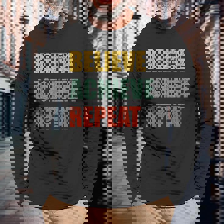 Believe Achieve Repeat Motivational Ambition Inspiration 長袖Tシャツ 高齢者への贈り物