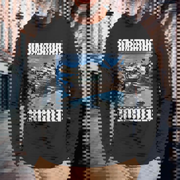 Bombardino Crocodilo イタリアンブレインロットミーム 長袖Tシャツ 高齢者への贈り物