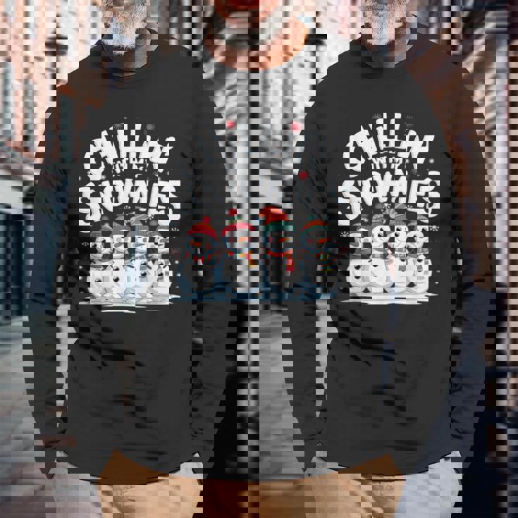 Chilling With Mynowmies 冬の雪だるまファミリーデザイン 長袖Tシャツ 高齢者への贈り物