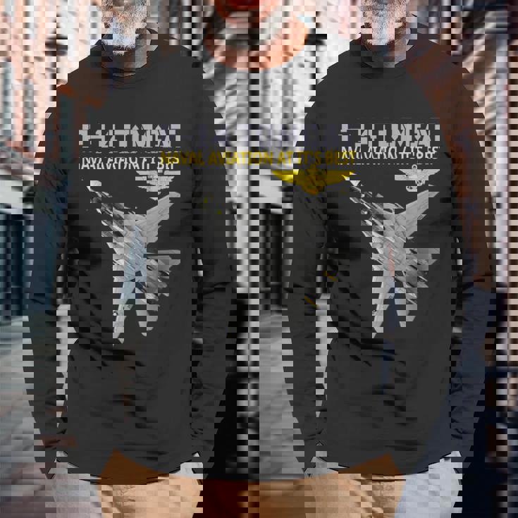 F-14 Tomcatが動作しています。最高の海軍航空。 長袖Tシャツ 高齢者への贈り物