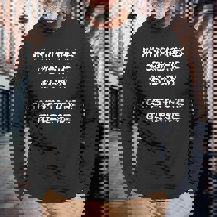 Clean Bible Character Humor – Moses & The Redea 長袖Tシャツ 高齢者への贈り物