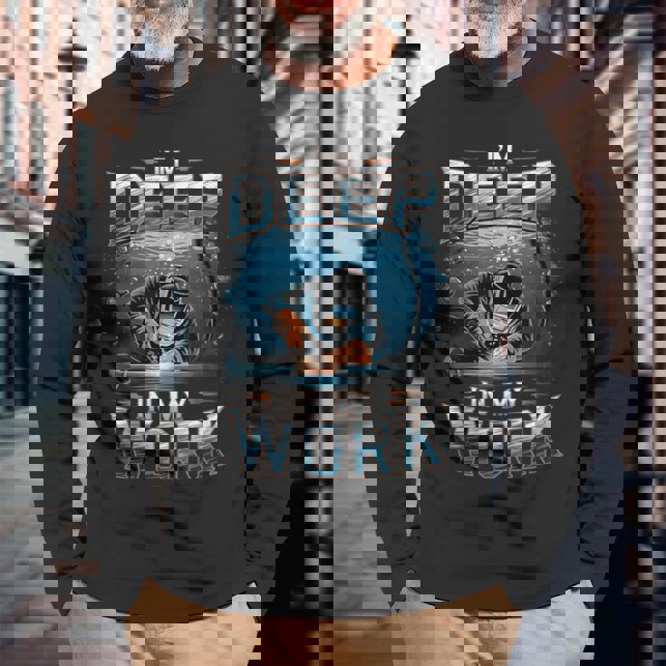 I'm Deep In My Work 水中溶接機 長袖Tシャツ 高齢者への贈り物