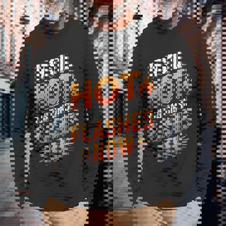 I'mtill Hot It Just Comes In Flashes Now 長袖Tシャツ 高齢者への贈り物