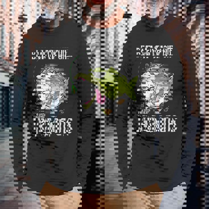 Largemouth Hunter 面白いビッグバス釣りユーモア 長袖Tシャツ 高齢者への贈り物