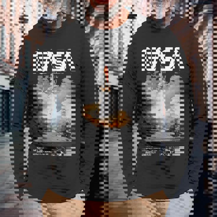 Nasa スペースシャトル打ち上げカラーの黒と白のワームロゴ 長袖Tシャツ 高齢者への贈り物