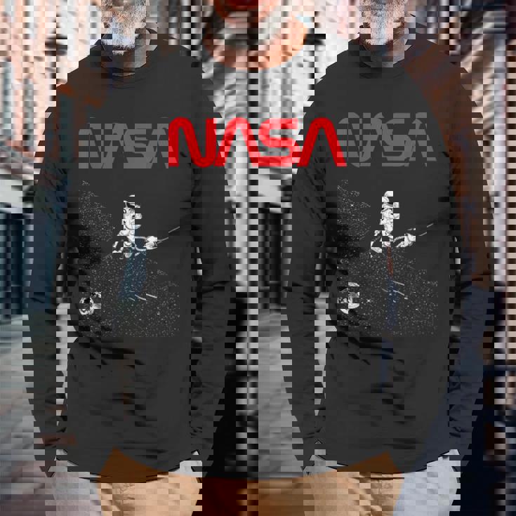 Nasaの宇宙飛行士の掃除機の星のワームのロゴが面白い 長袖Tシャツ 高齢者への贈り物