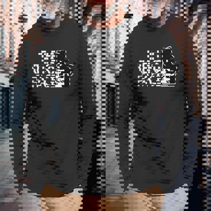 The Neko Face ザ・ネコ・フェイス《ホワイト文字》猫 ハチワレ パロディ ゆるくて かわいい 面白 イラスト 長袖Tシャツ 高齢者への贈り物