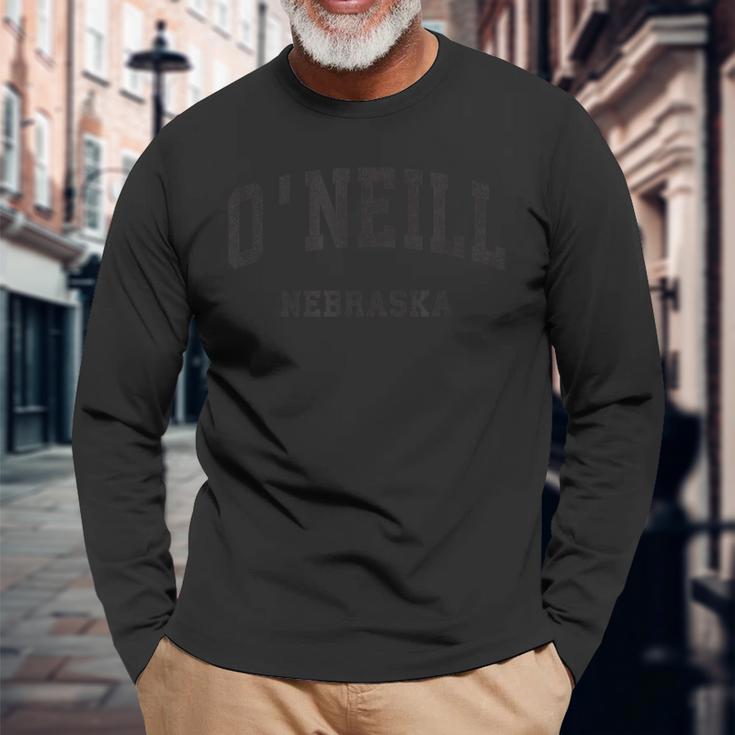 O'neill ネブラスカ州ネブラスカ州ヴィンテージアスレチックスポーツデザイン 長袖Tシャツ 高齢者への贈り物