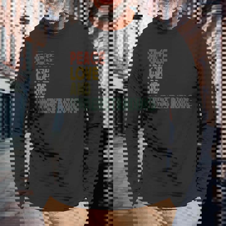 Peace Love And Understanding シャツ インスピレーションを与える引用 レトロ 長袖Tシャツ 高齢者への贈り物