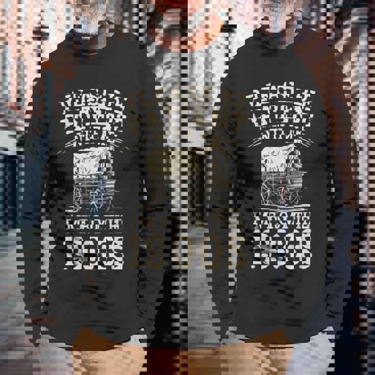 Please Be Patient With Me I'm From The 1900S ユーモア 長袖Tシャツ 高齢者への贈り物