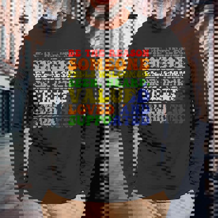 Be The Reason 誰かが歓迎されていると感じる 長袖Tシャツ 高齢者への贈り物