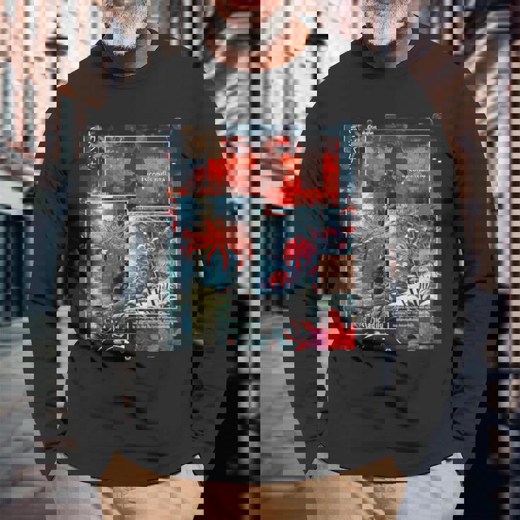 Redpider Lily の 曼珠沙華 で 日本のヴィンテージ の 美的スタイルのコラージュ 長袖Tシャツ 高齢者への贈り物