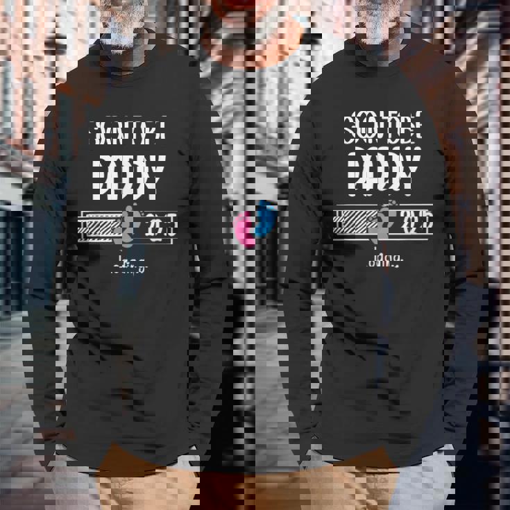 Soon To Be Daddy 2025 Loading Father First Time Dad Est 2025 長袖Tシャツ 高齢者への贈り物