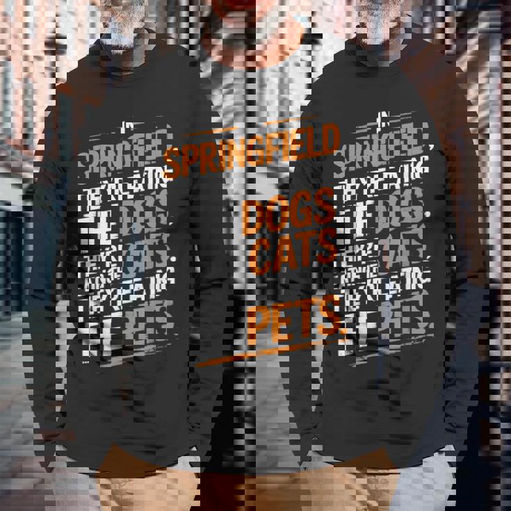 Springfieldでは、They Eating The Cats The Dogs The Pet 長袖Tシャツ 高齢者への贈り物