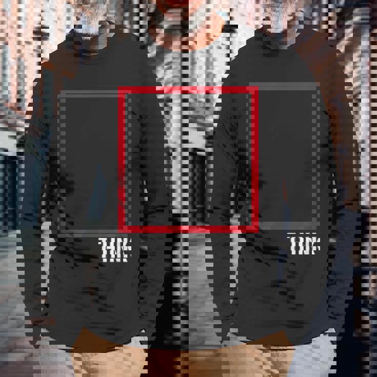 Think Outside The Box 哲学者、本好き、オタクのためのデザイン 長袖Tシャツ 高齢者への贈り物