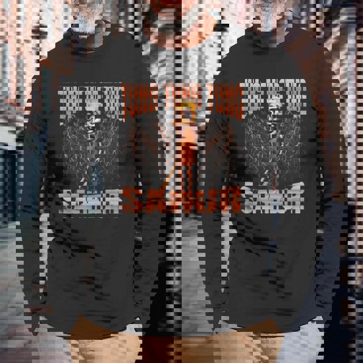 Tung Tung Tungahur 海賊版ブレインロットイタリアンブレインロットミーム 長袖Tシャツ 高齢者への贈り物