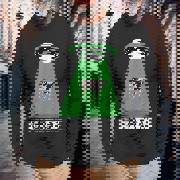 Ufo Cow Abduction Ufo Alien Abduction 長袖Tシャツ 高齢者への贈り物