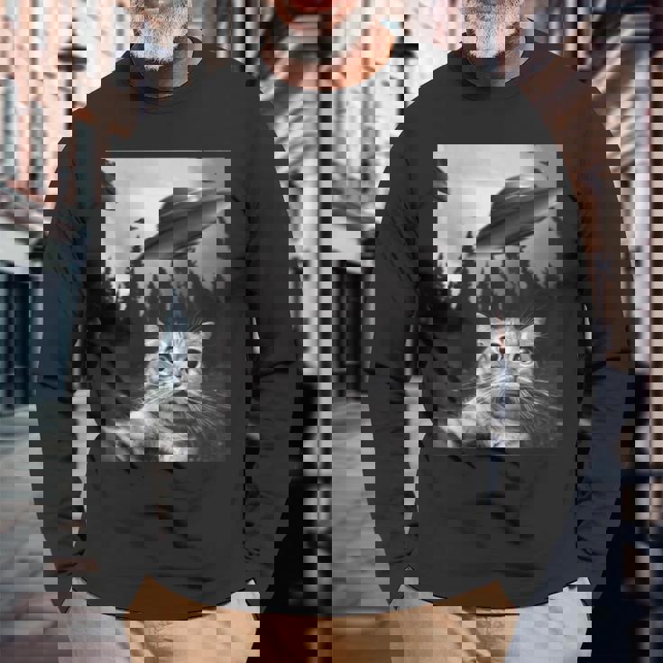 Ufo付き面白い猫セルフィー 長袖Tシャツ 高齢者への贈り物