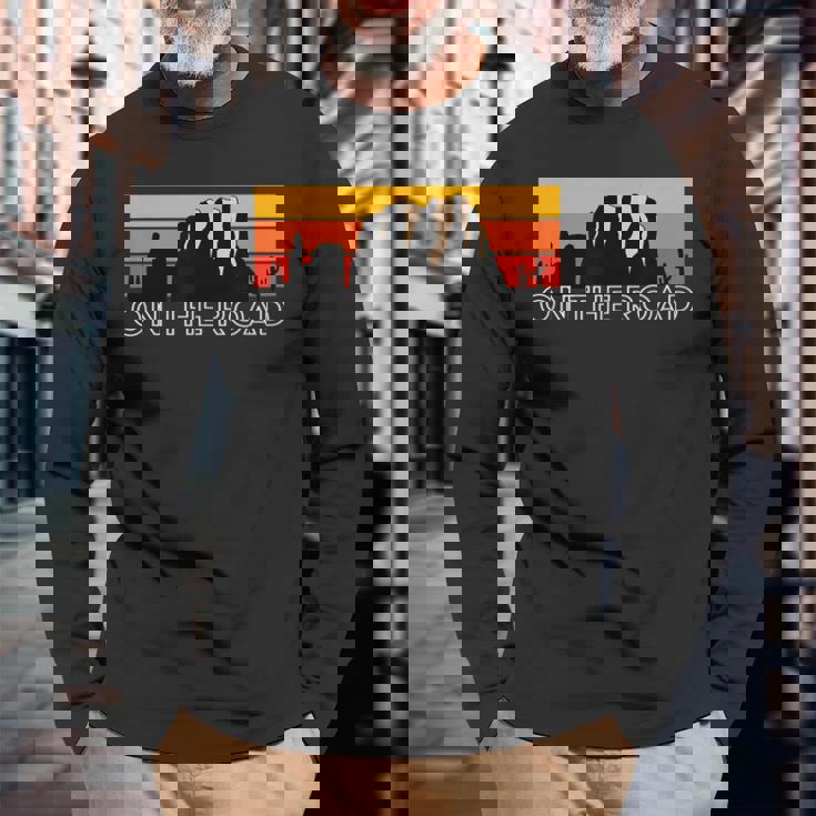 Wanderlust Canyon & Mountains On The Road 長袖Tシャツ 高齢者への贈り物