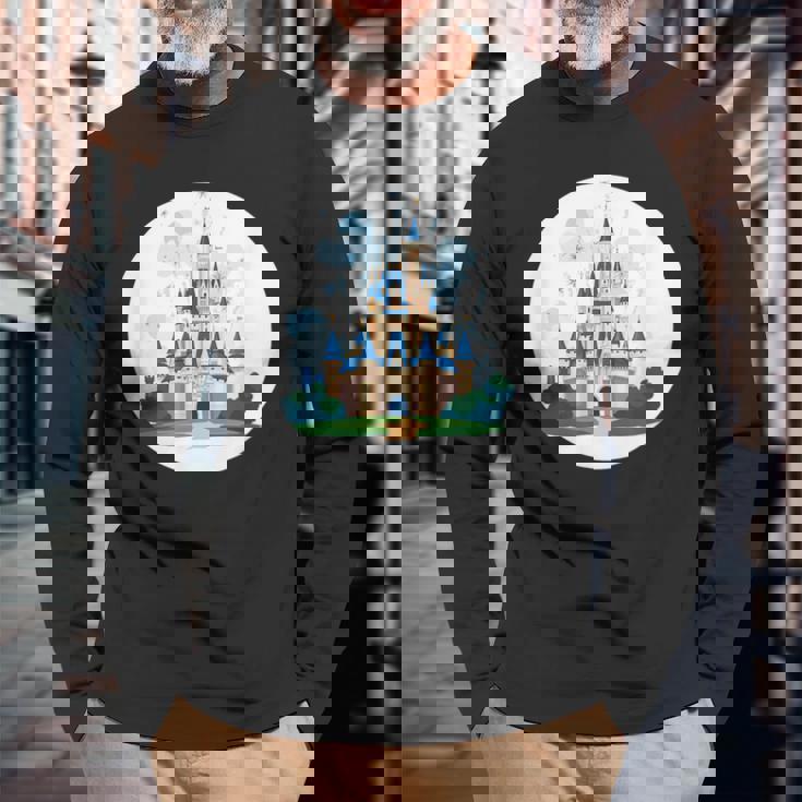 お城ファンのための花火のある素晴らしい魔法の王国 長袖Tシャツ 高齢者への贈り物