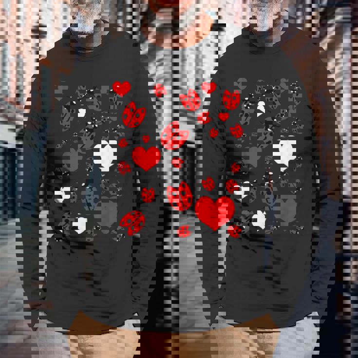 かわいいてんとう虫とハートのてんとう虫柄 長袖Tシャツ 高齢者への贈り物