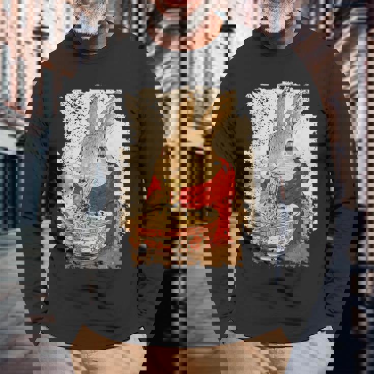 かわいいウサギが麺をすする 長袖Tシャツ 高齢者への贈り物