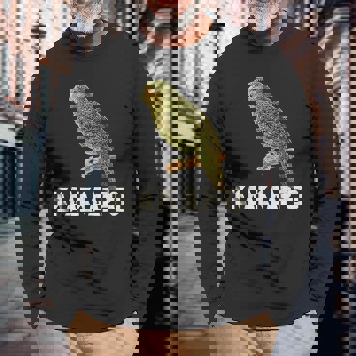 かわいいカカポの鳥が木に座っている 長袖Tシャツ 高齢者への贈り物