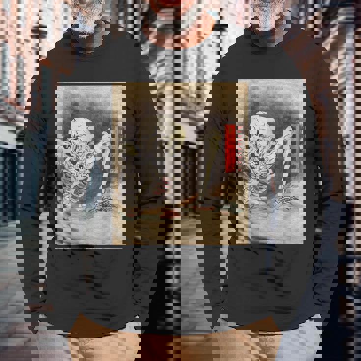 がしゃどくろ【日本の妖怪シリーズ】 長袖Tシャツ 高齢者への贈り物