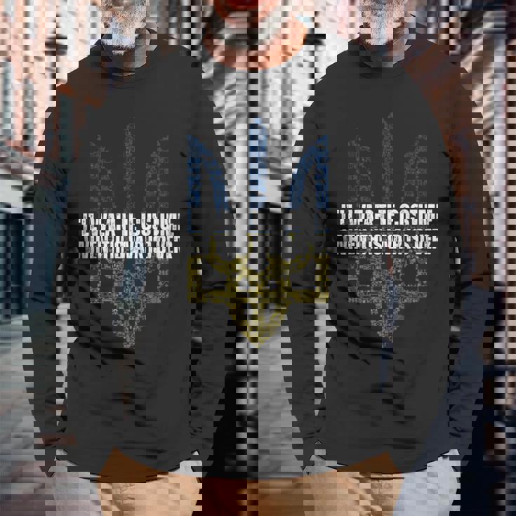 この戦争が終わったら衣装を着てやる 長袖Tシャツ 高齢者への贈り物