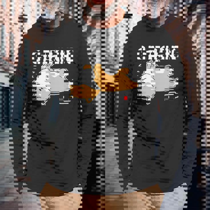 やる気スイッチ故障中 充電中 犬 柴犬 犬好き かわいい おもしろ 面白い 長袖Tシャツ 高齢者への贈り物