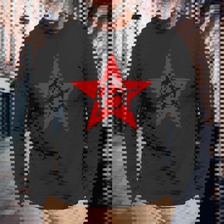 アナーキーサイン、ブラック、レッド、星、海賊、反逆者、パンク、アンチ。 長袖Tシャツ 高齢者への贈り物