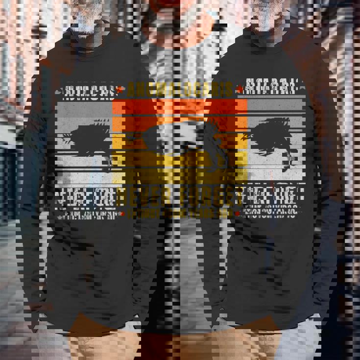 アノマロカリスは絶滅した節足動物を決して忘れない 長袖Tシャツ 高齢者への贈り物