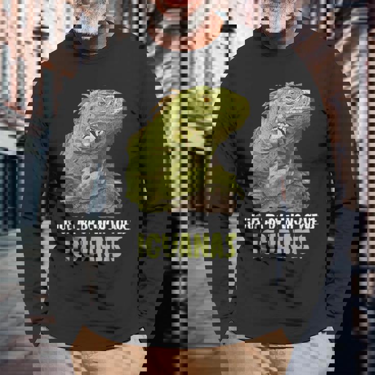 イグアナ・イグアナが大好きな男の子だけ。 長袖Tシャツ 高齢者への贈り物