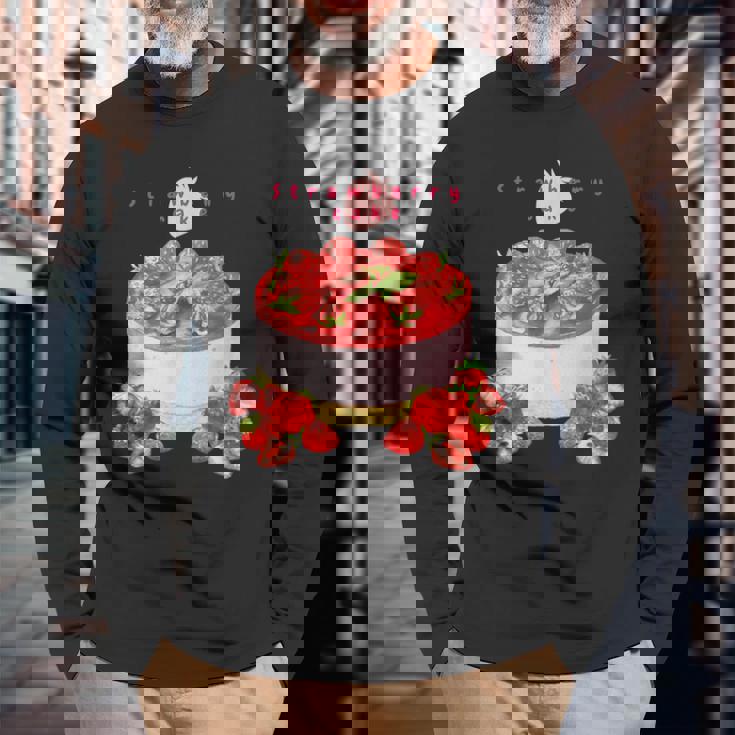 イチゴケーキ スイーツ デザート かわいい 春 パティシエ、普段着、いちご狩り、いちご、ストロベリー、お菓子 長袖Tシャツ 高齢者への贈り物