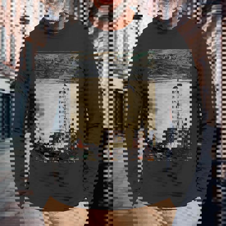 エゴン・シーレ作「ドナウ川のシュタインの教会」1913 長袖Tシャツ 高齢者への贈り物