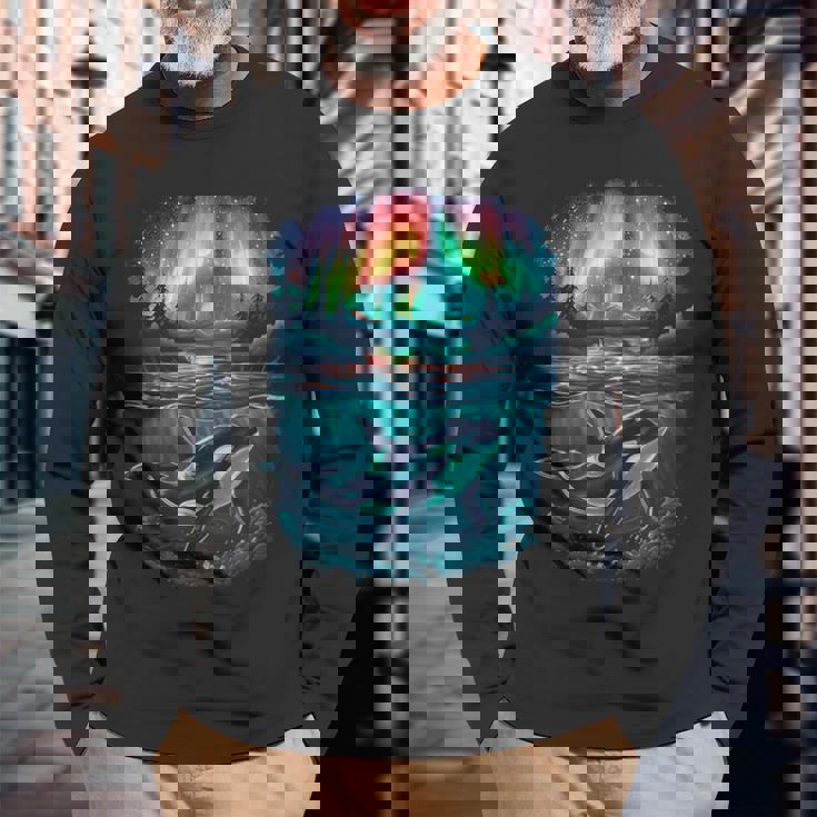 オーロラシャチが特徴のオルカ。 長袖Tシャツ 高齢者への贈り物