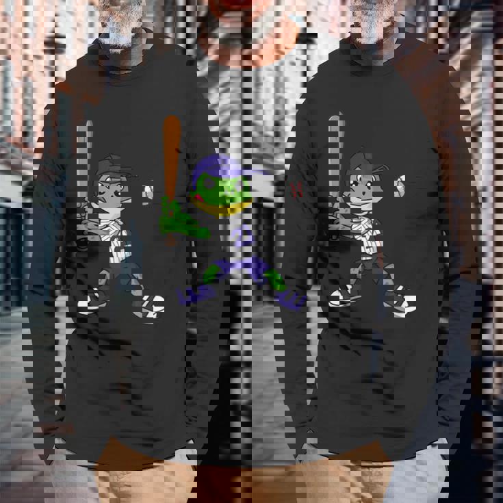 カエルの野球、カエルの野球、カエルの野球選手 長袖Tシャツ 高齢者への贈り物