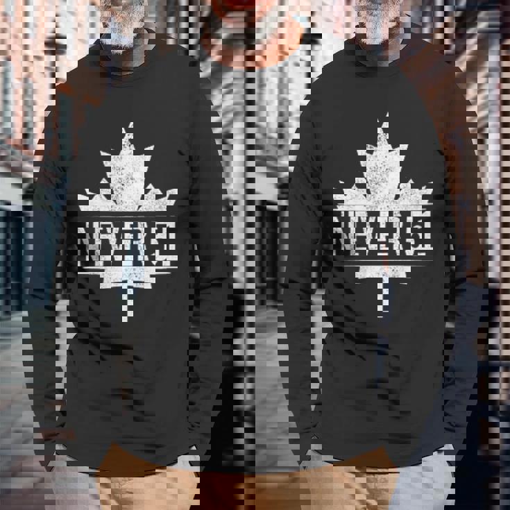 カナダ Never 51 Never 51Sttate カナダ カナダ 国旗 長袖Tシャツ 高齢者への贈り物