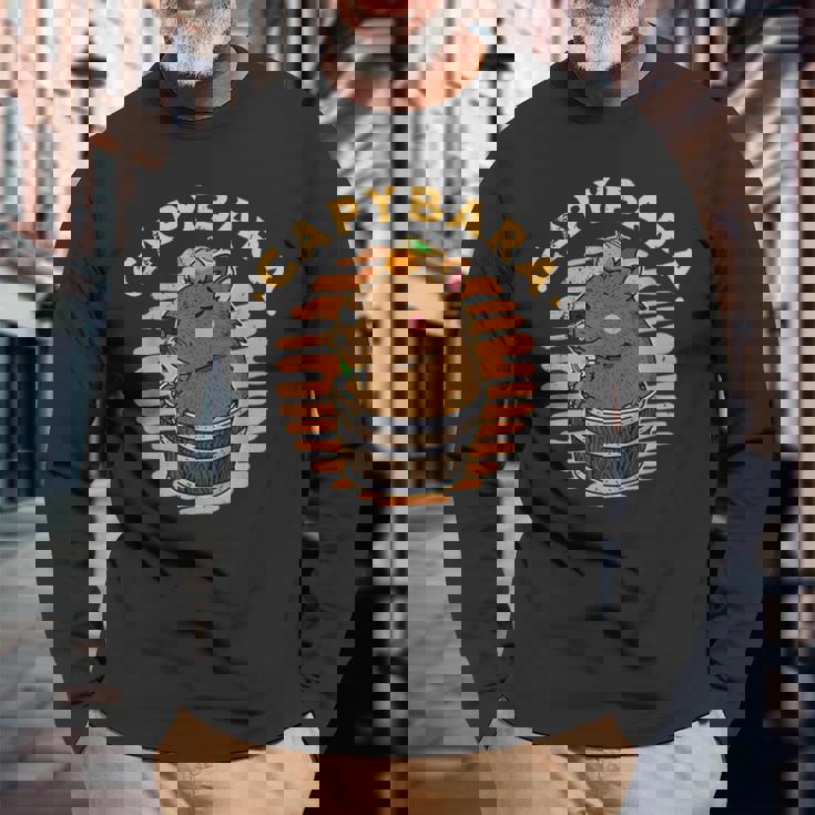 カピバラ 飼育員 動物 げっ歯類 自然 リラックス スパ 長袖Tシャツ 高齢者への贈り物