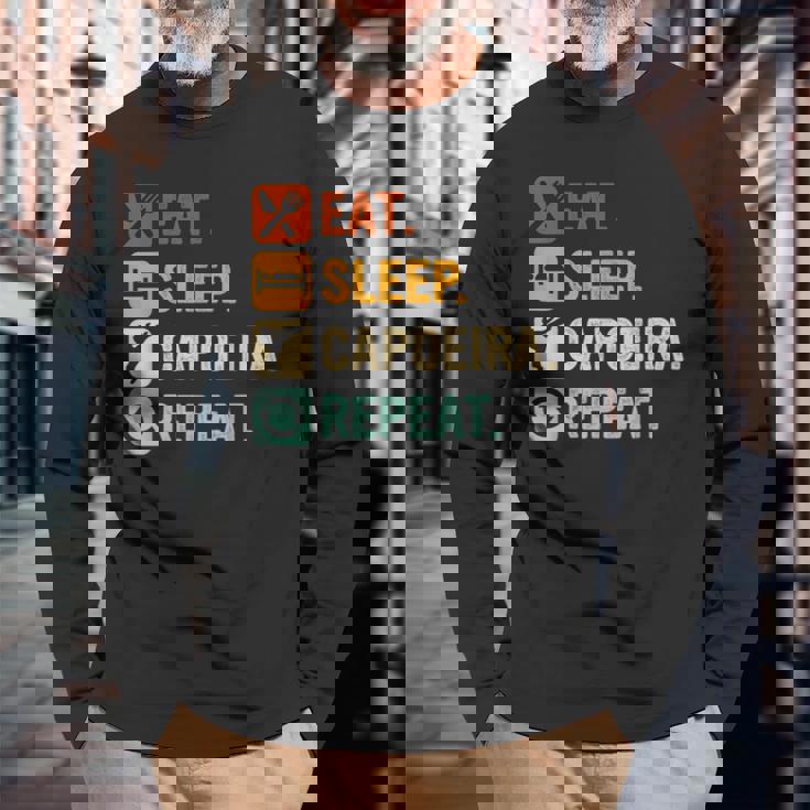 カポエイラ 格闘技 ダンス 武道 長袖Tシャツ 高齢者への贈り物