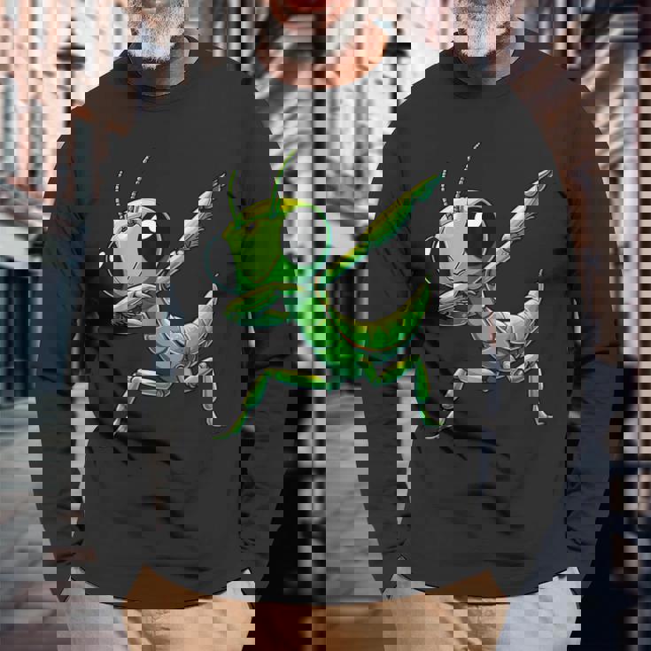 カマキリ、おかしなカマキリ 長袖Tシャツ 高齢者への贈り物