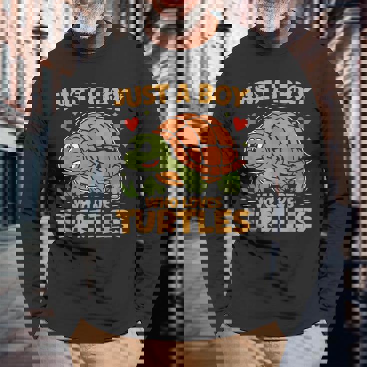 カメが大好きな少年 長袖Tシャツ 高齢者への贈り物