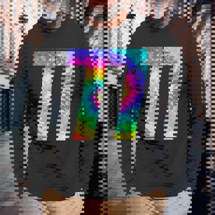 カラフルな絞り染め 77歳の誕生日または77番のチームイベント 長袖Tシャツ 高齢者への贈り物