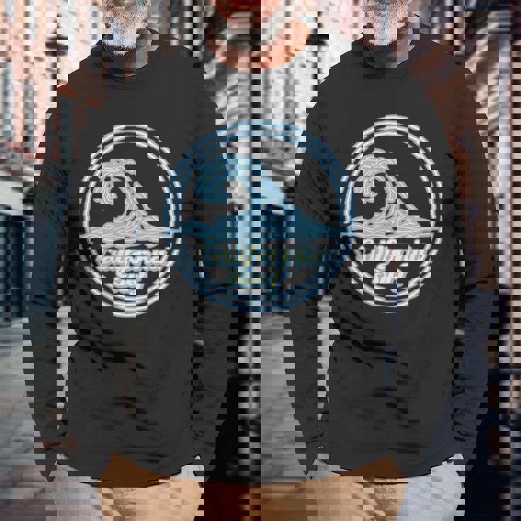 カリフォルニア州バハ、ビッグウェーブサーフクラブ、サーフィングラフィック。 長袖Tシャツ 高齢者への贈り物